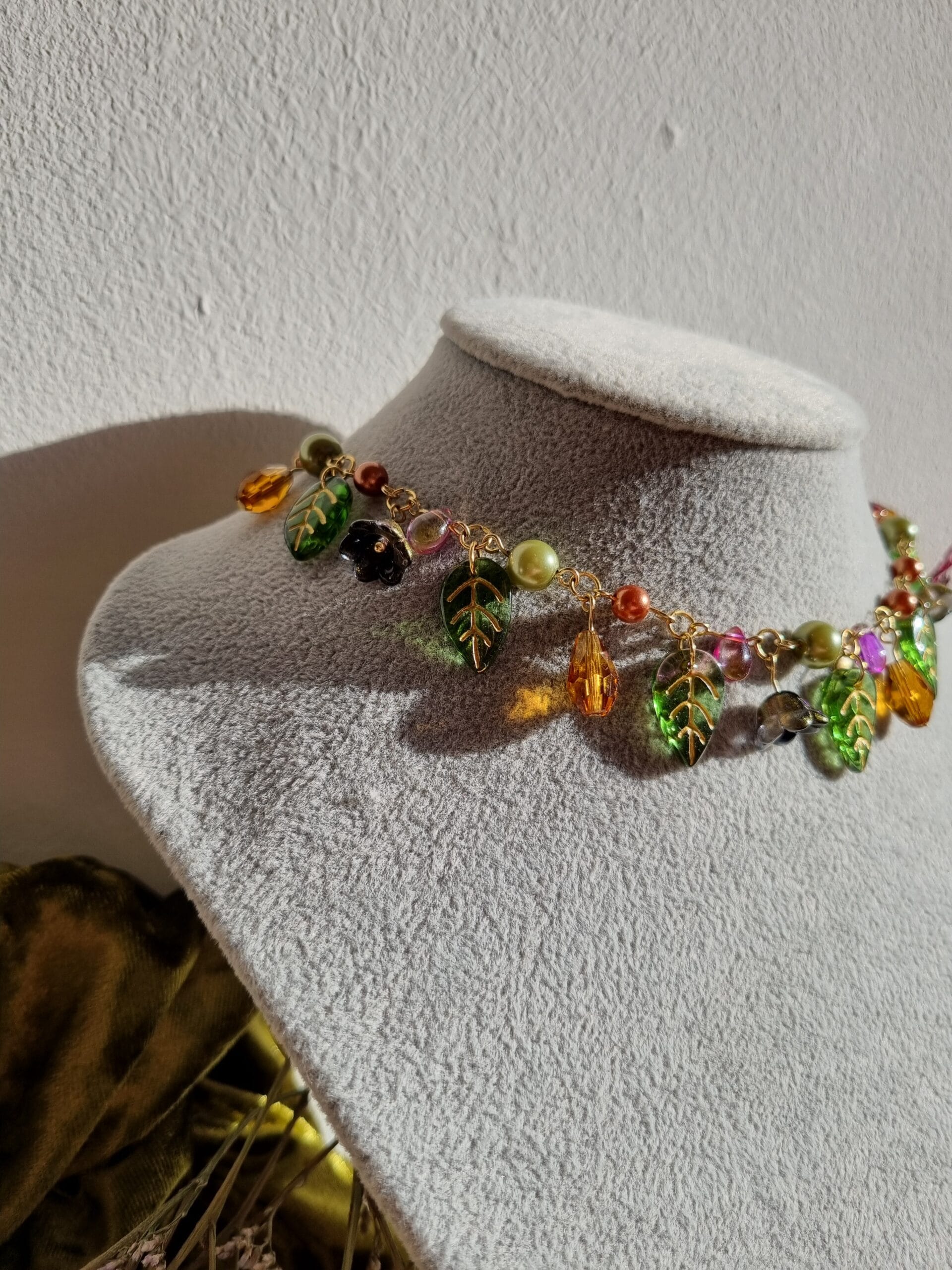 Deze ketting is een product en heeft de naam 'Herfst'